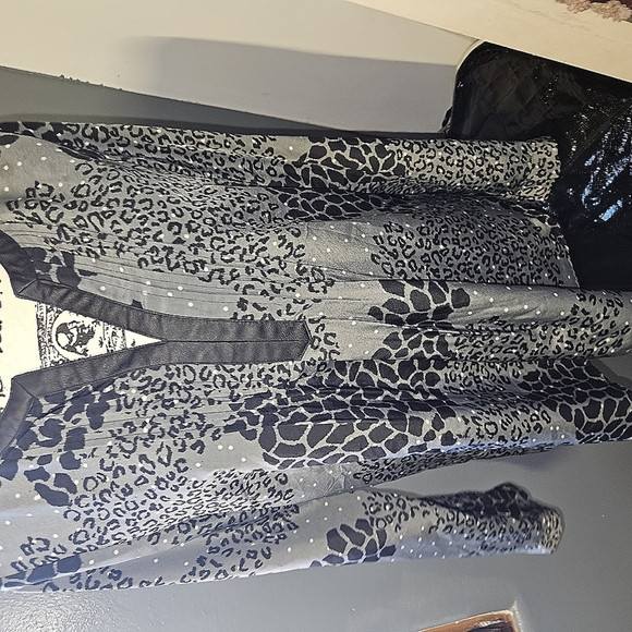 Daniel Rainn Womans V Neck Blouse Size M - Picture 1 of 14